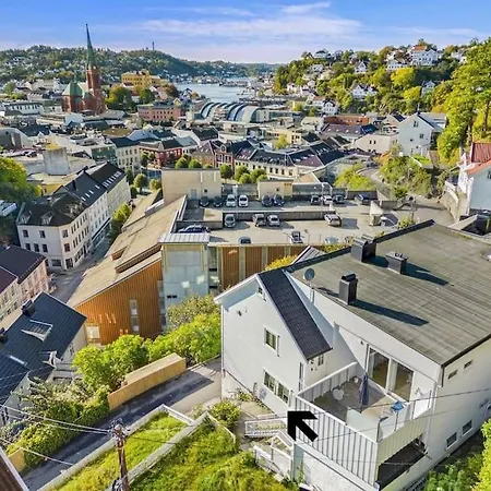 Stilfull I Sentrum Med 3 Soverom Og Parkering *