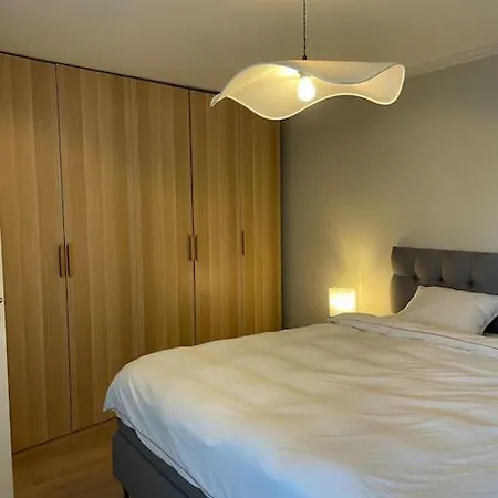 Stilfull I Sentrum Med 3 Soverom Og Parkering * Arendal