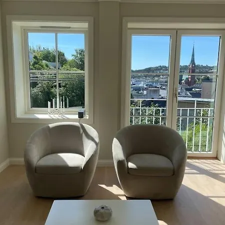 Διαμέρισμα Stilfull I Sentrum Med 3 Soverom Og Parkering *