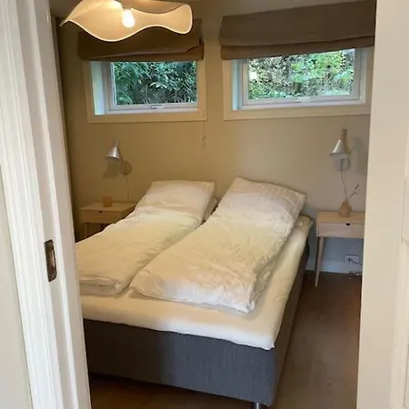 Stilfull I Sentrum Med 3 Soverom Og Parkering Арендаль