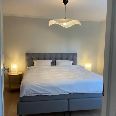 Stilfull I Sentrum Med 3 Soverom Og Parkering * Arendal