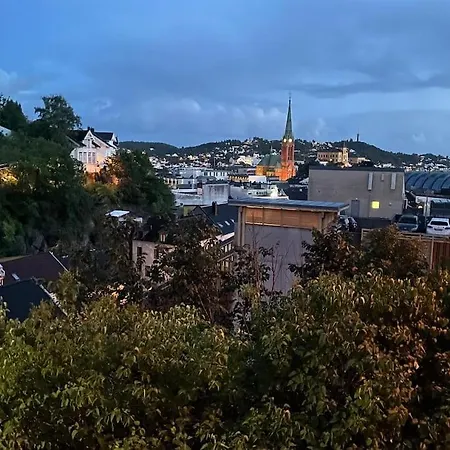 Stilfull I Sentrum Med 3 Soverom Og Parkering Apartamento