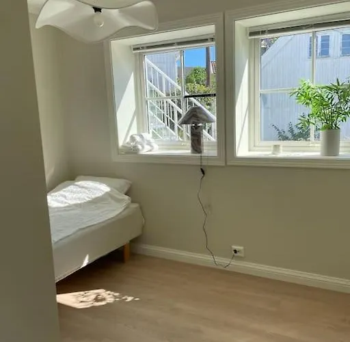 Stilfull I Sentrum Med 3 Soverom Og Parkering Apartament Arendal