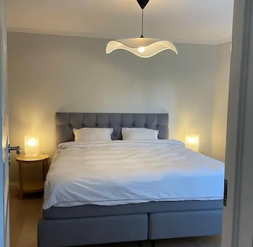 Stilfull I Sentrum Med 3 Soverom Og Parkering * Arendal